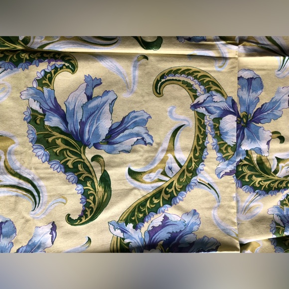 Vintage yet New NWT April Cornell square 54” x 54” yellow blue floral tablecloth - Picture 3 of 6